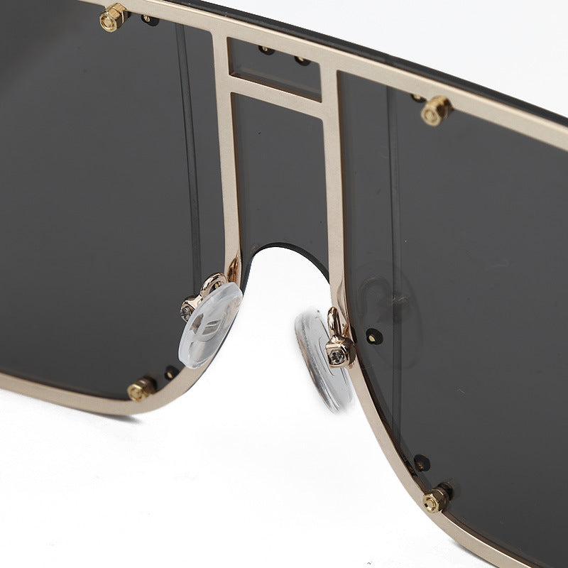 Punk metal-coated sunglasses