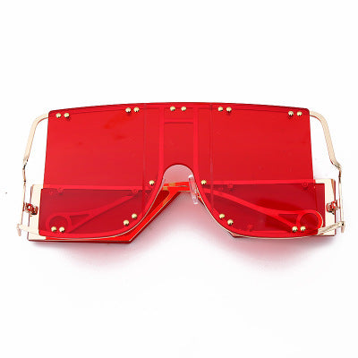 Punk metal-coated sunglasses