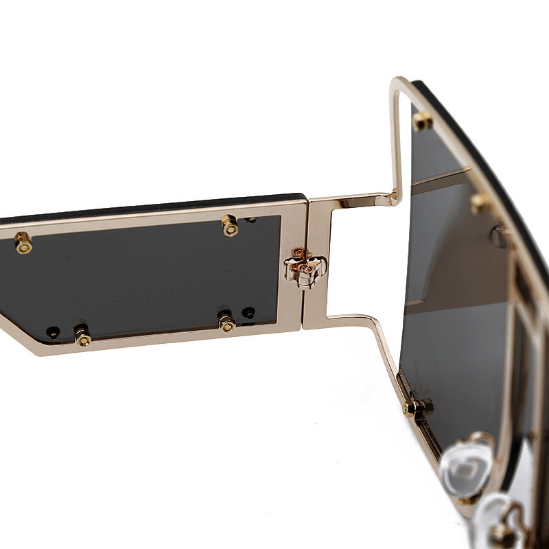 Punk metal-coated sunglasses